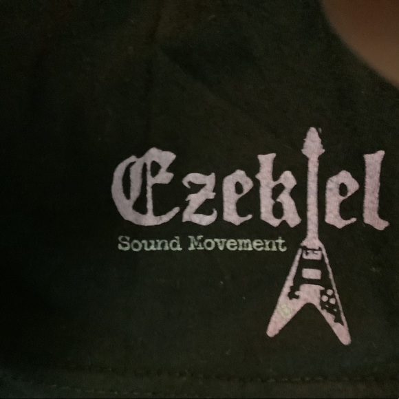 EZEKIEL KNIFE FIGHT HANDCRAFTED TEE SHIRT.   SIZE SMALL. - Picture 4 of 4